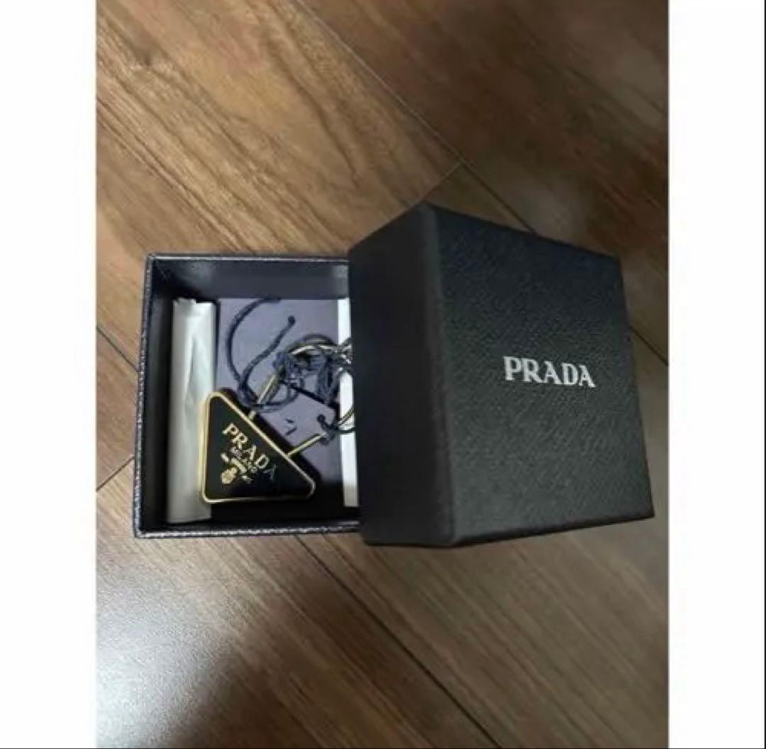 新品未使用 PRADA ブラックレザーキーリング