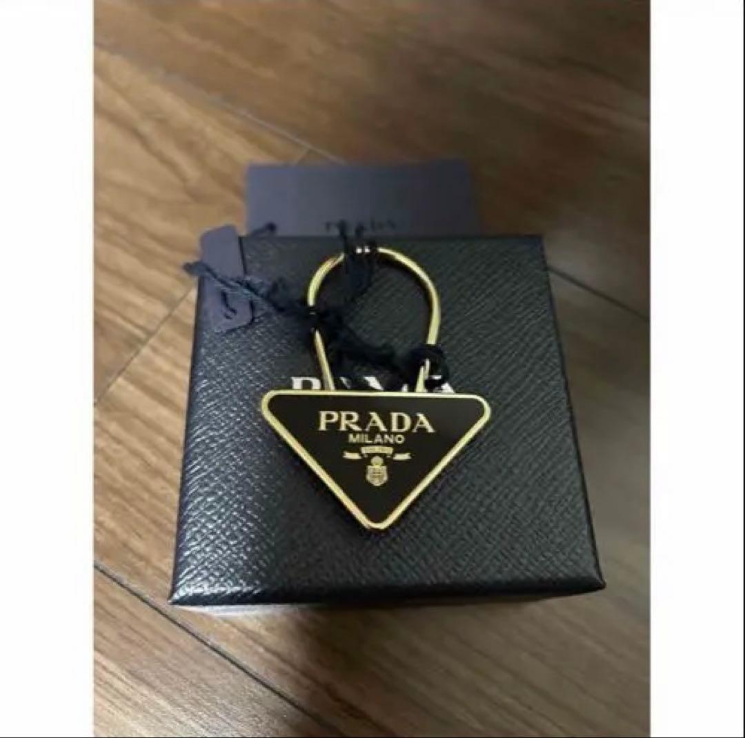 新品未使用 PRADA ブラックレザーキーリング