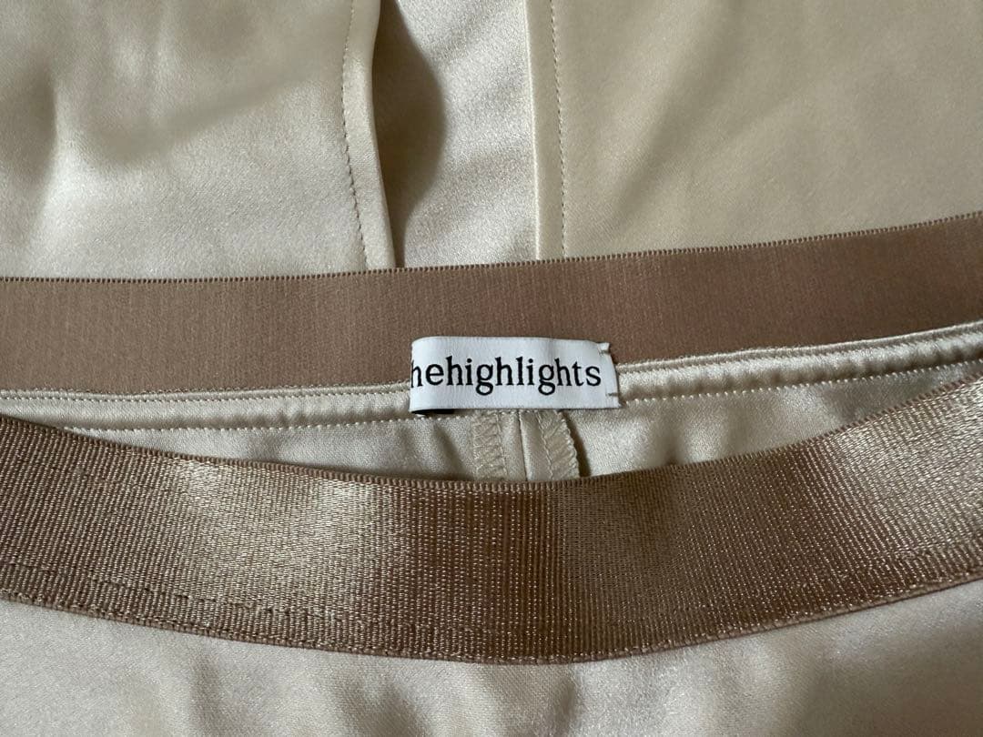 thehighlights サテンスカート　ベージュ