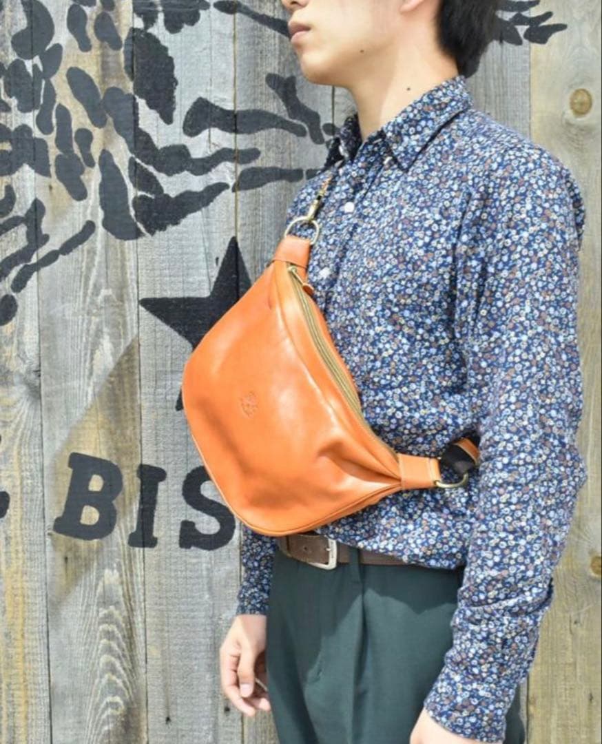 未使用級、正規保証★イルビゾンテ★クロスボディバッグ2way定価74,800円