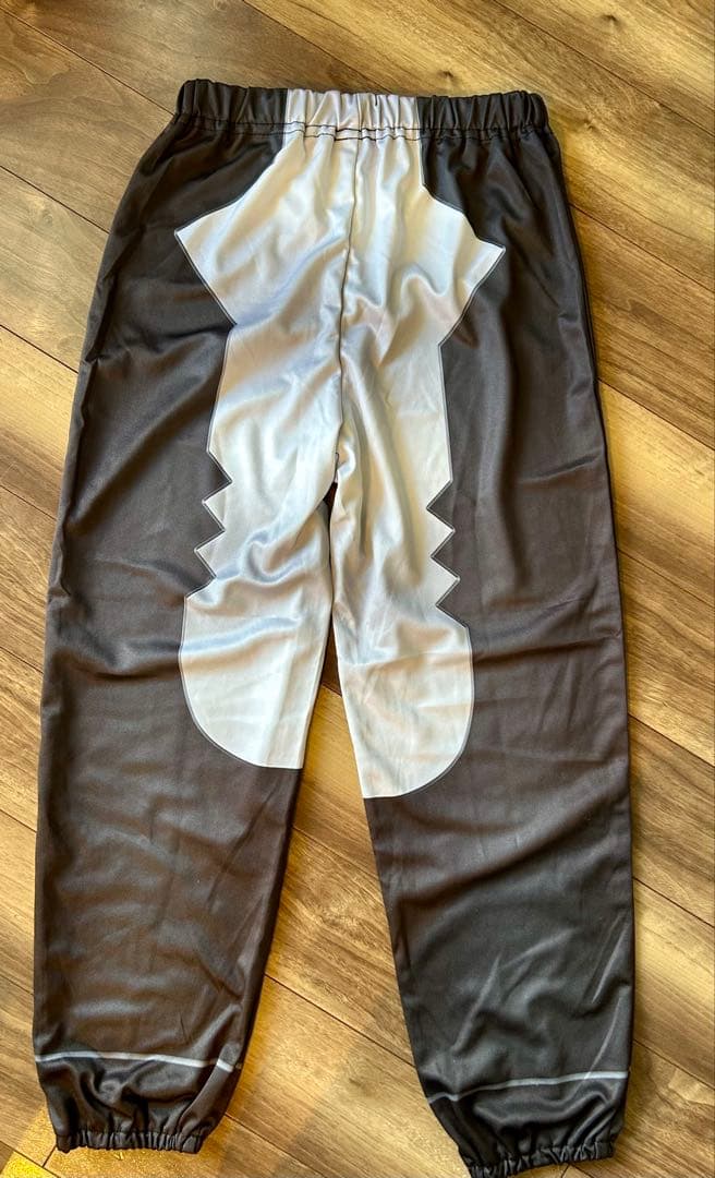 仮面ライダーガヴ　光る！DX変身スーツ　パジャマ 130cm 新品・未使用品