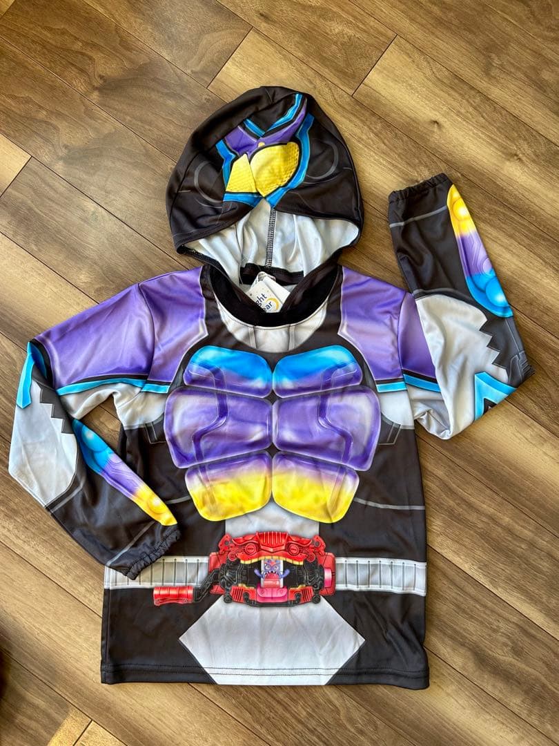 仮面ライダーガヴ　光る！DX変身スーツ　パジャマ 130cm 新品・未使用品