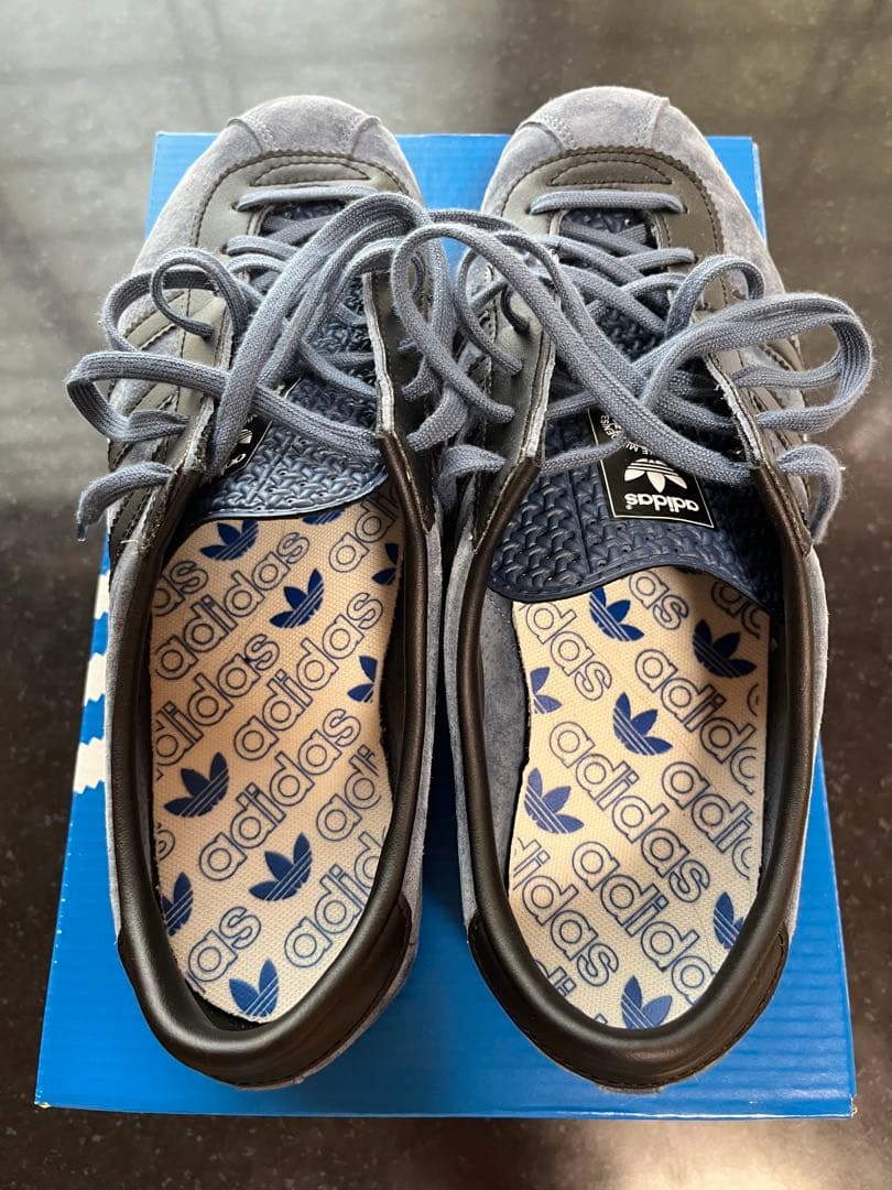靴 adidas London