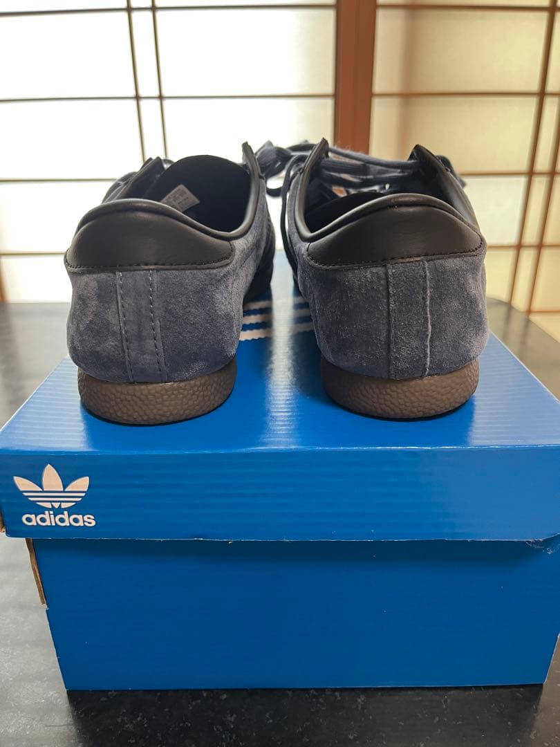 靴 adidas London