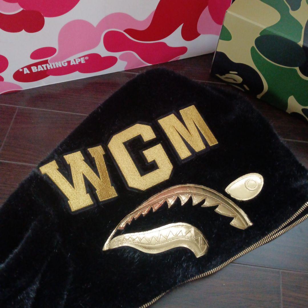 アベイシングエイプ　FAUX FUR シャークパーカー shark BAPE