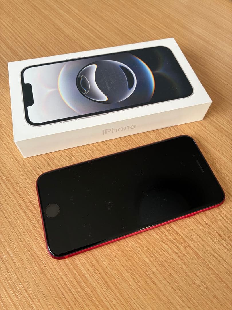 iPhone SE (第2世代？) 赤iPhone8黒