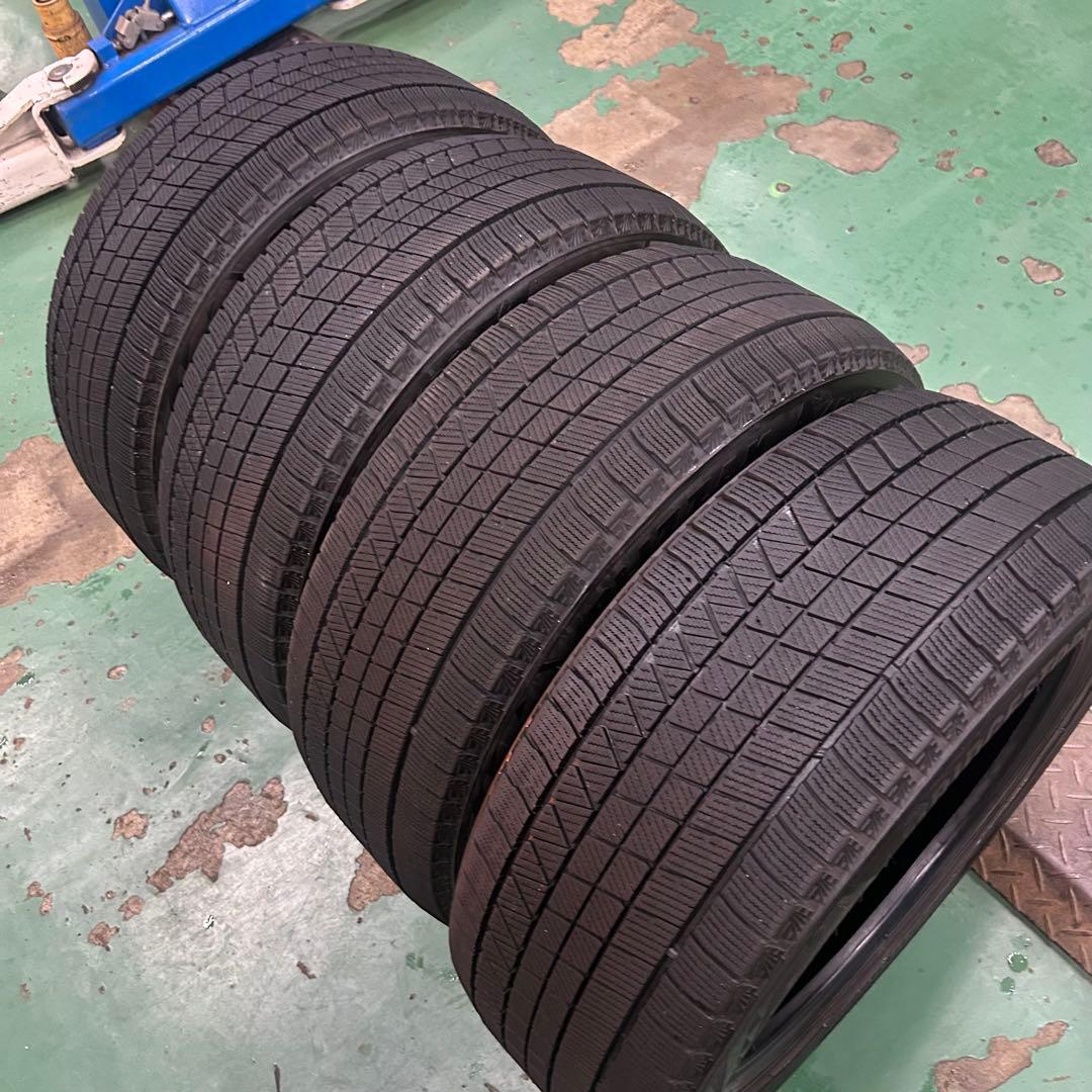 中古スタッドレス225/50R18ブリザックVRX3　C-HR、カローラクロス等