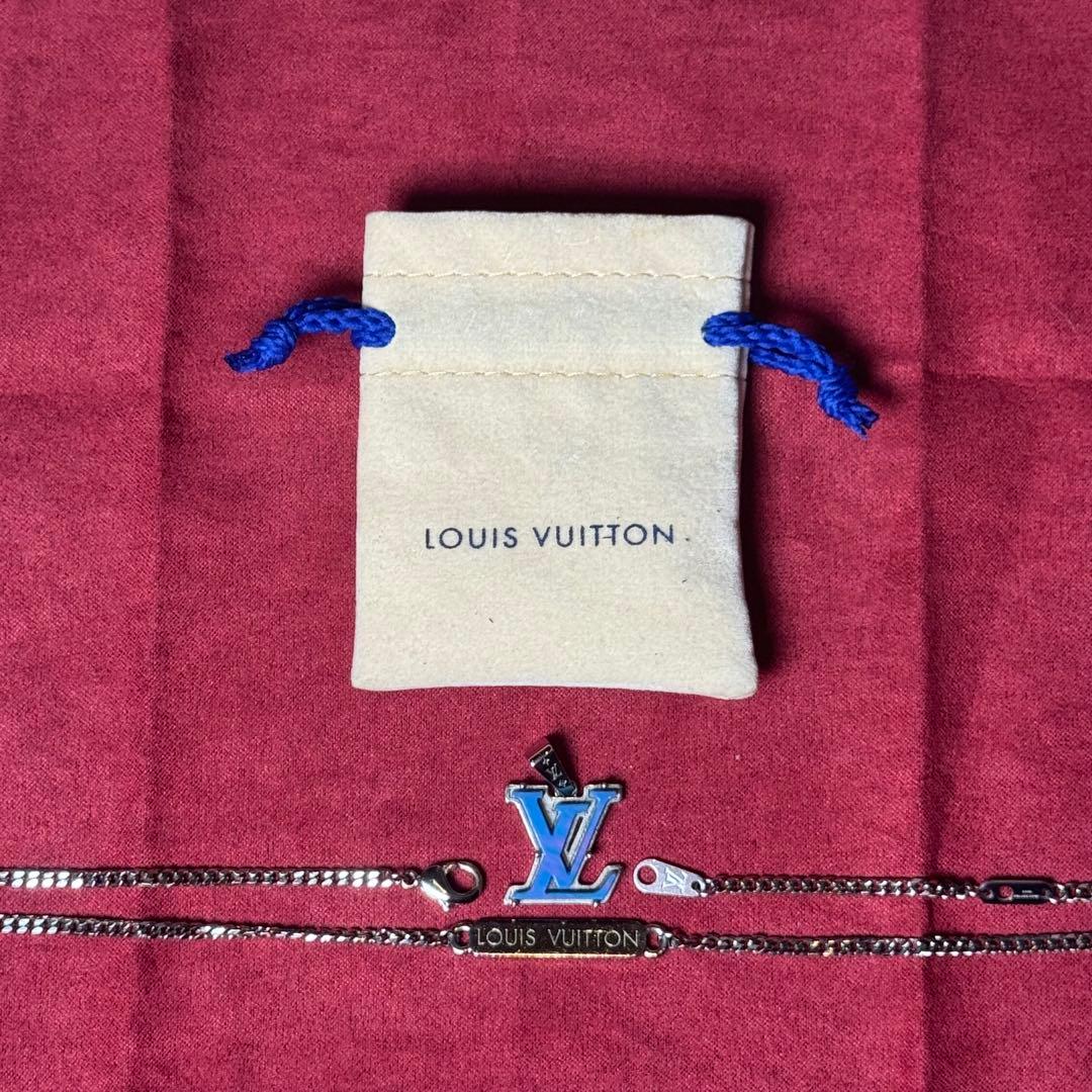 【美品】LOUIS VUITTON LVロゴネックレス ポーチ付き