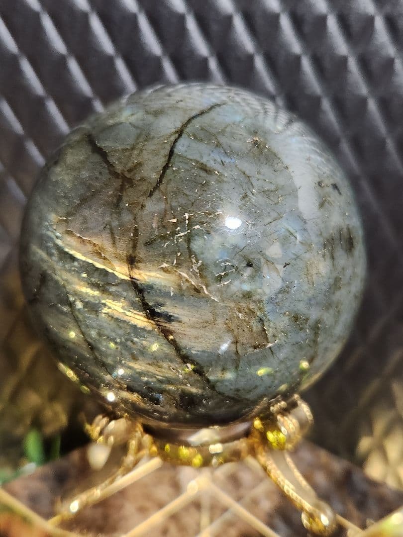 黄金の獅子✨美麗✨ラブラドライト丸玉 金色スタンド付き