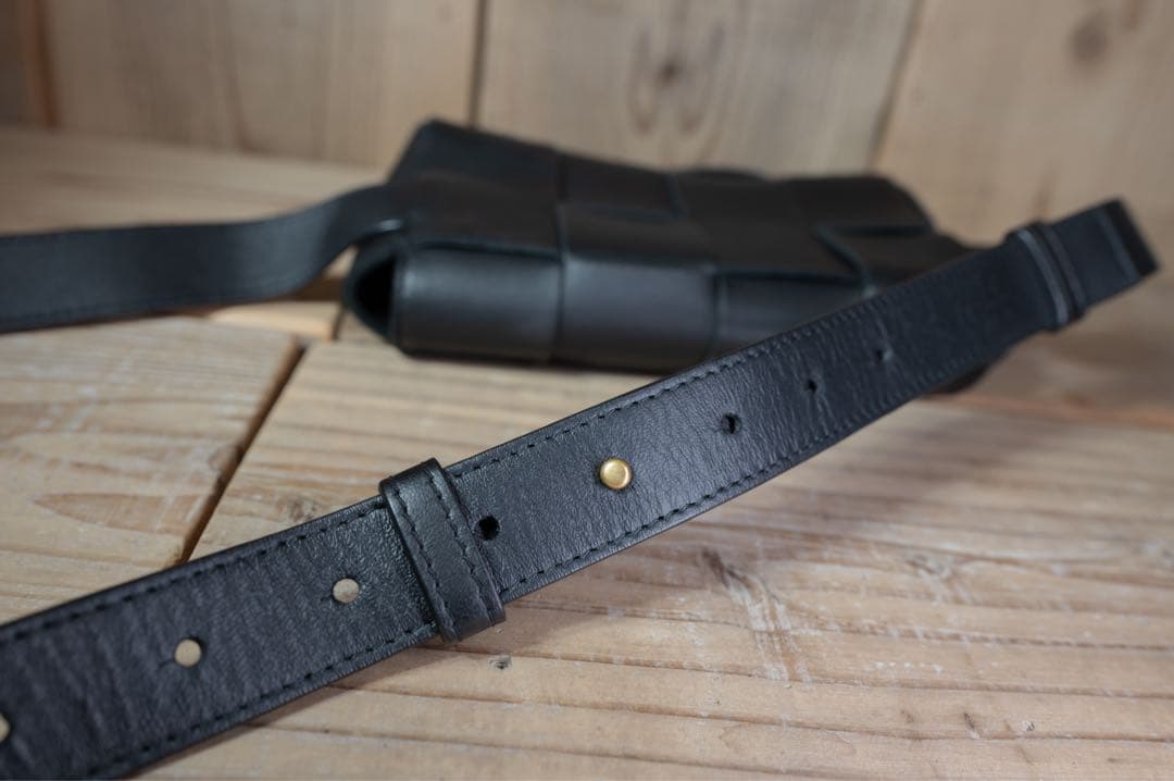 【美品】BOTTEGA VENETA ボディバッグ　マキシイントレ