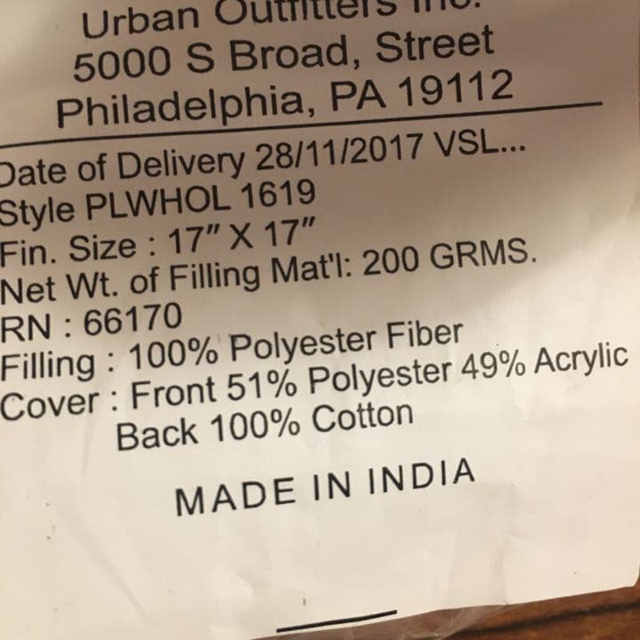 クッション・座布団 UrbanOutfitters Furry Llama Pillow
