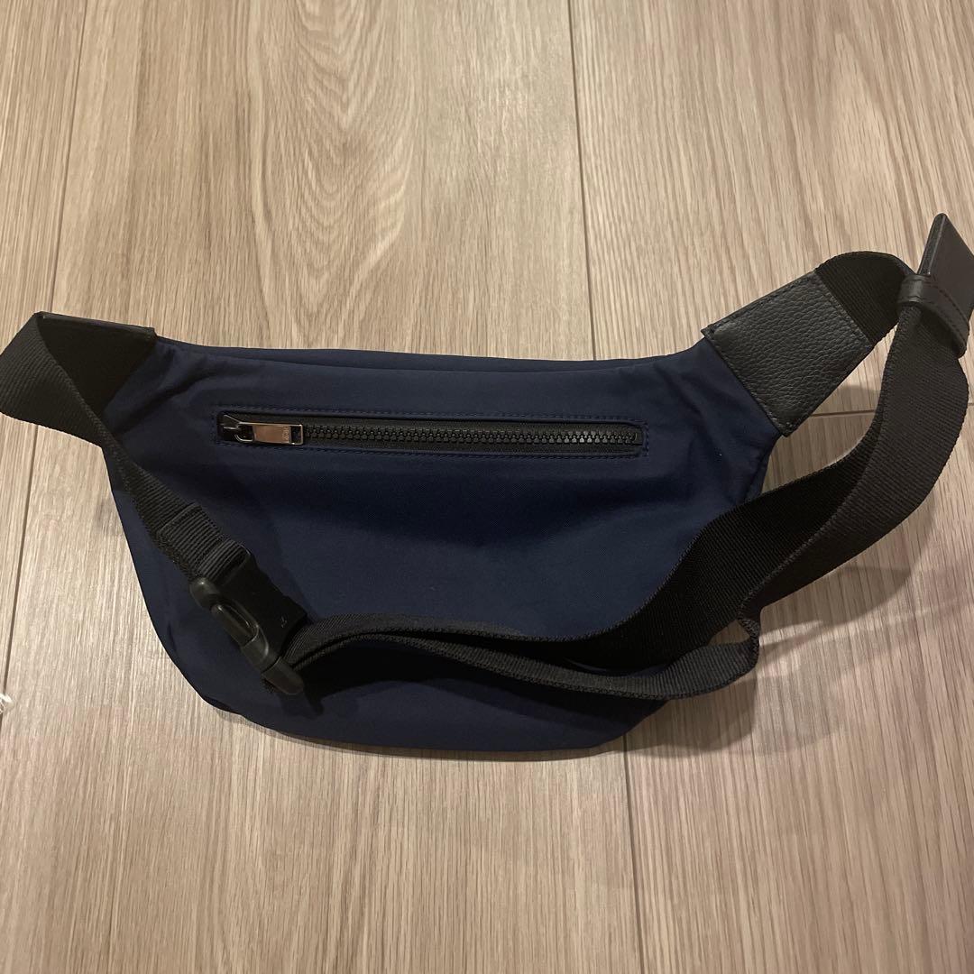 【美品】ディオール　KAWS　ウエストバッグ　ボディーバッグ　カード付