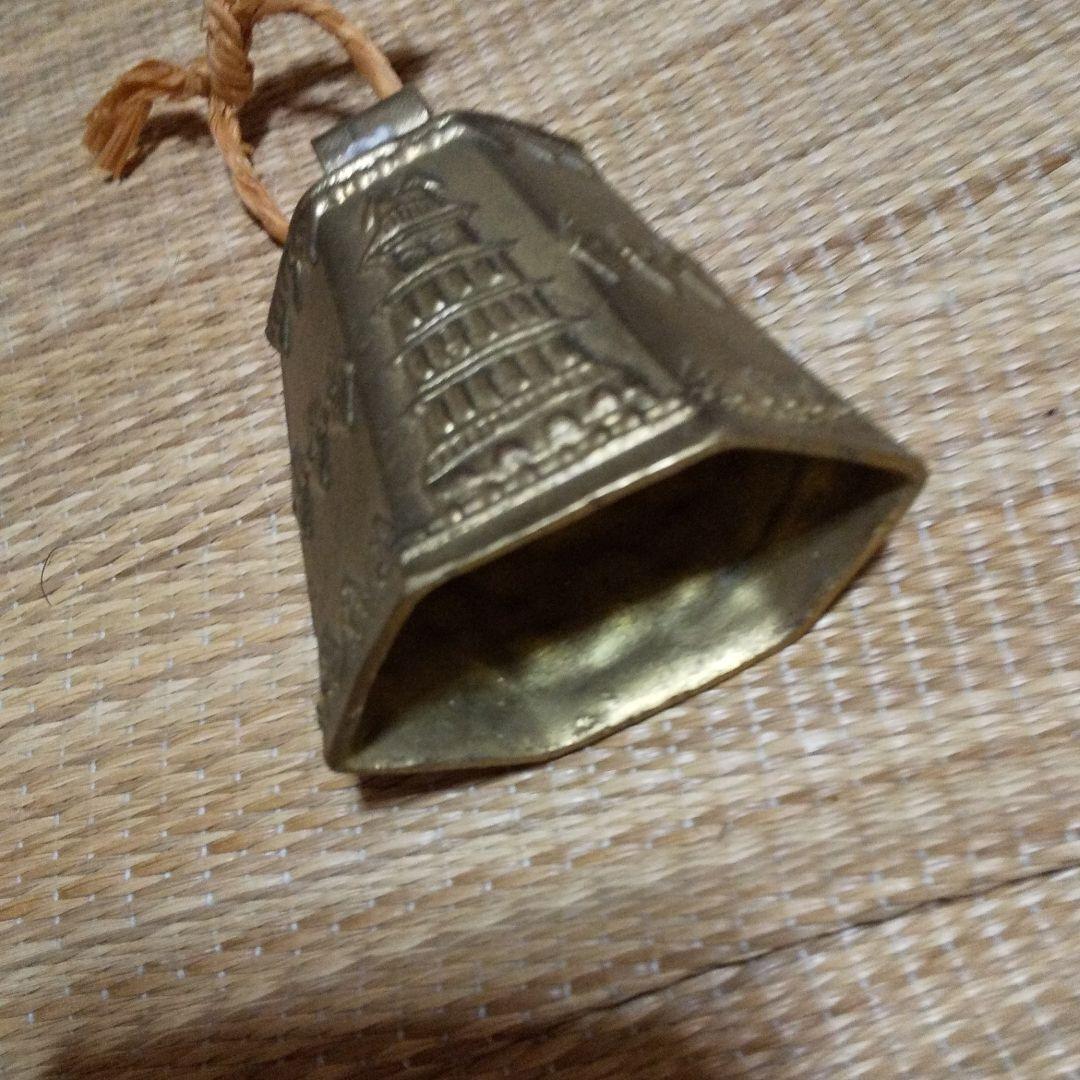 チベットみやげ仏教寺院デザイン?鈴ベルと思います。　音も鳴ります