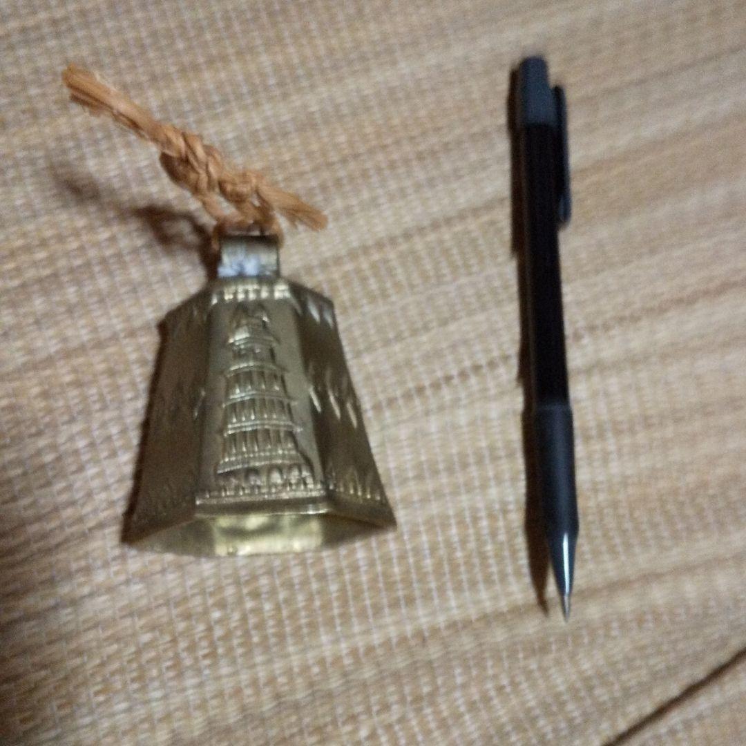 チベットみやげ仏教寺院デザイン?鈴ベルと思います。　音も鳴ります
