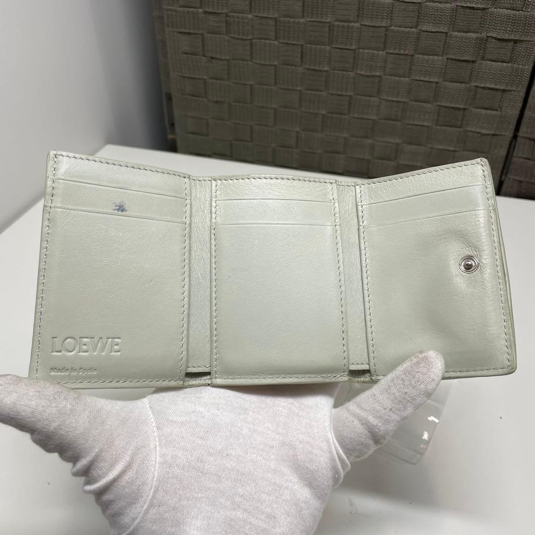 ブ*✨様 LOEWE ライムグリーン トライフォールド　レザー 三つ折り財布