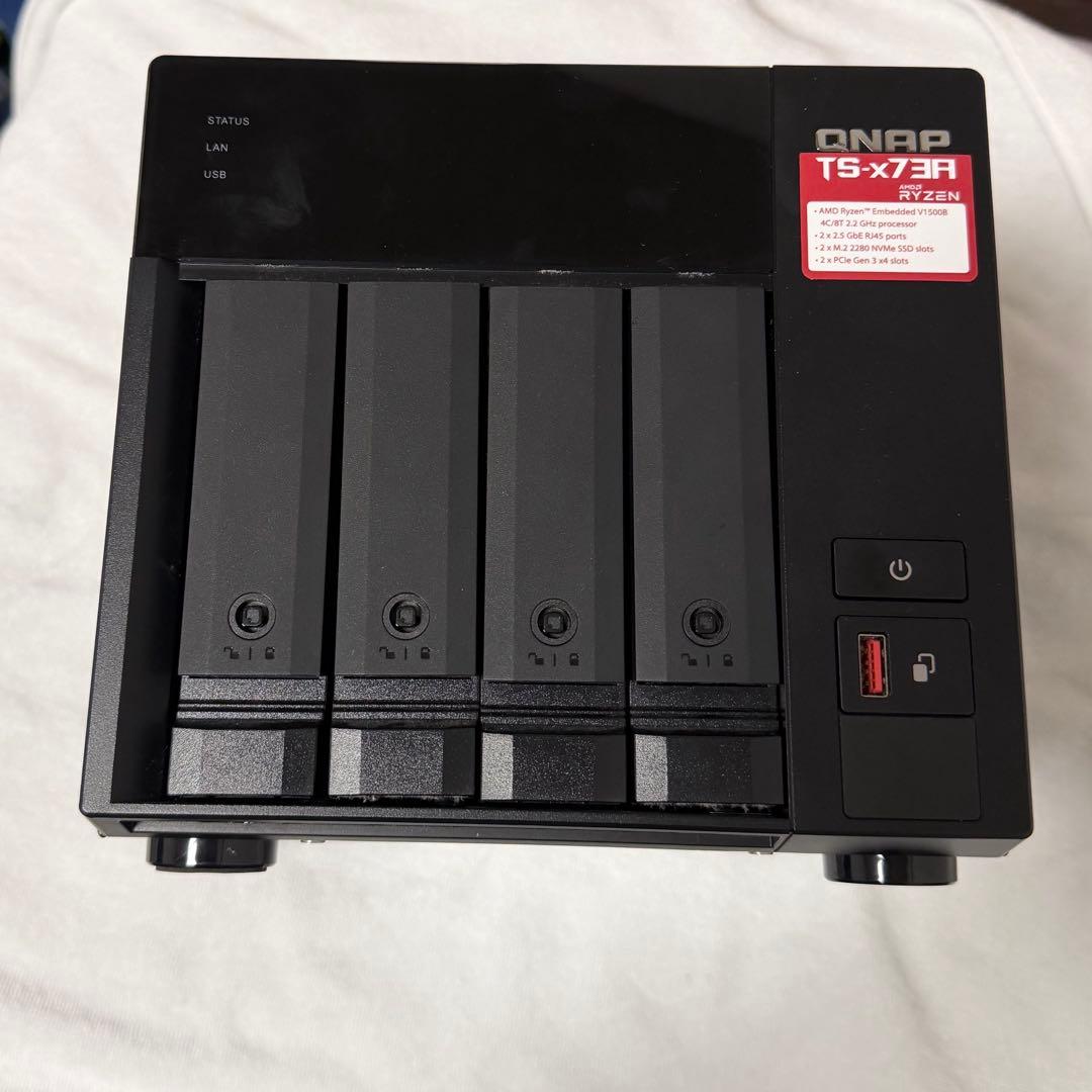 QNAP TS-473A 4ベイNAS 16GBメモリ SSD付き