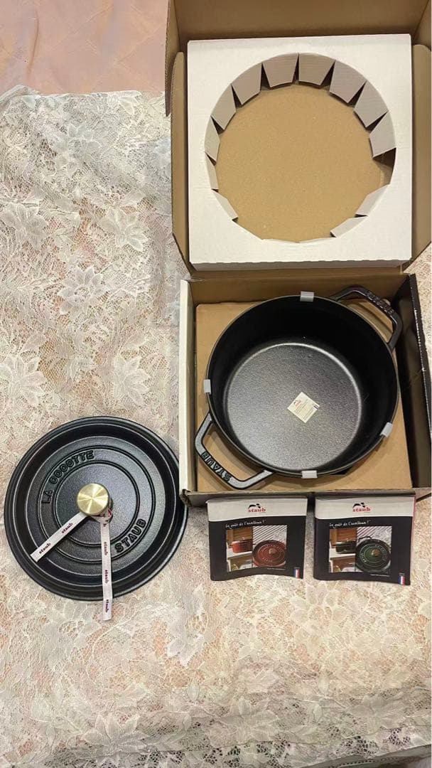 staub ストウブ 22cm フランス製　未使用　両手 鍋 IH対応