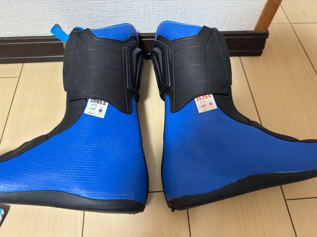 LANGE RS130 スキーブーツ