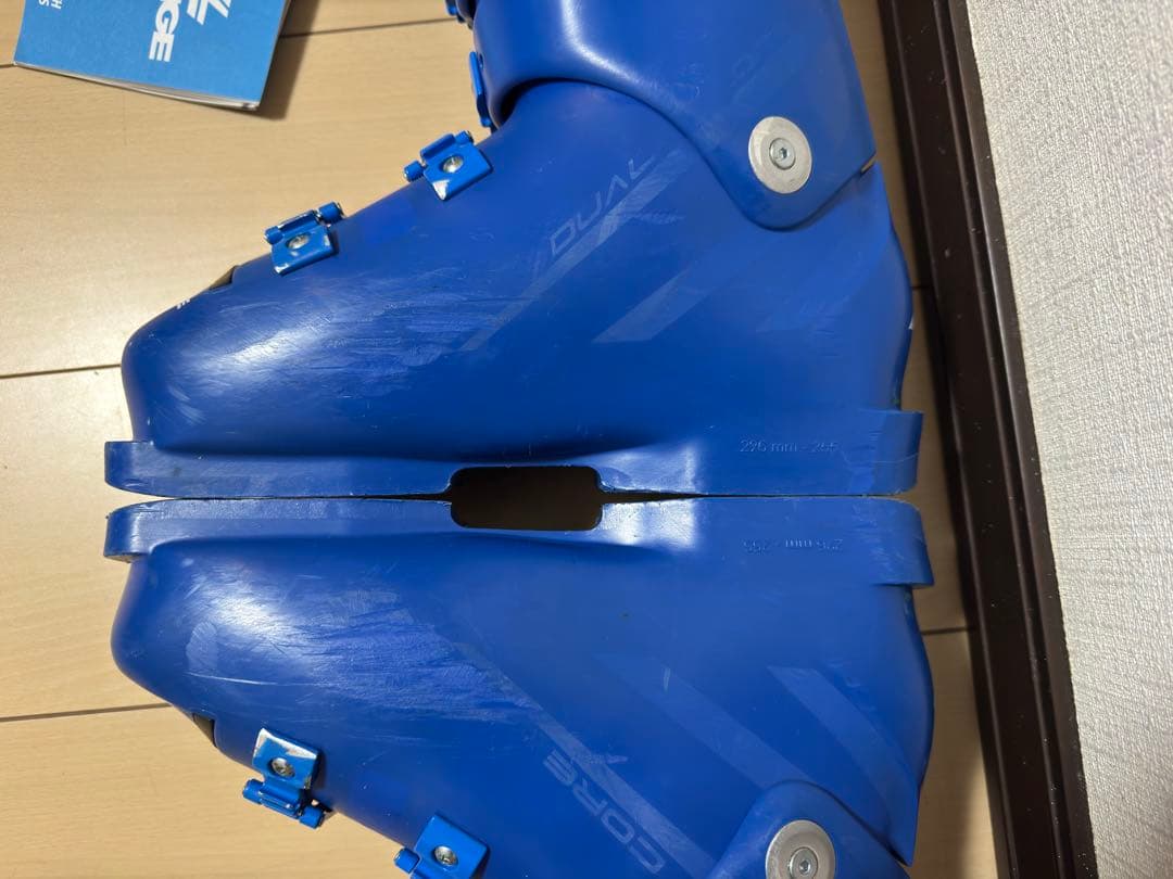 LANGE RS130 スキーブーツ