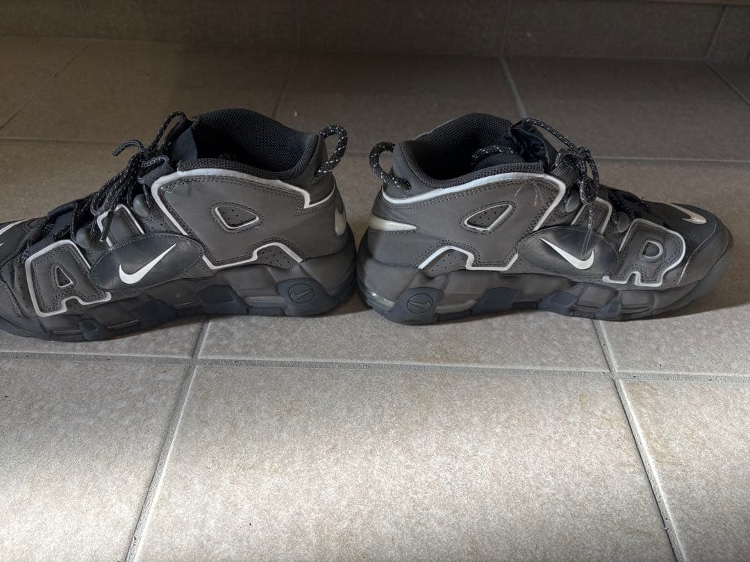 Nike Air More Uptempo グレー