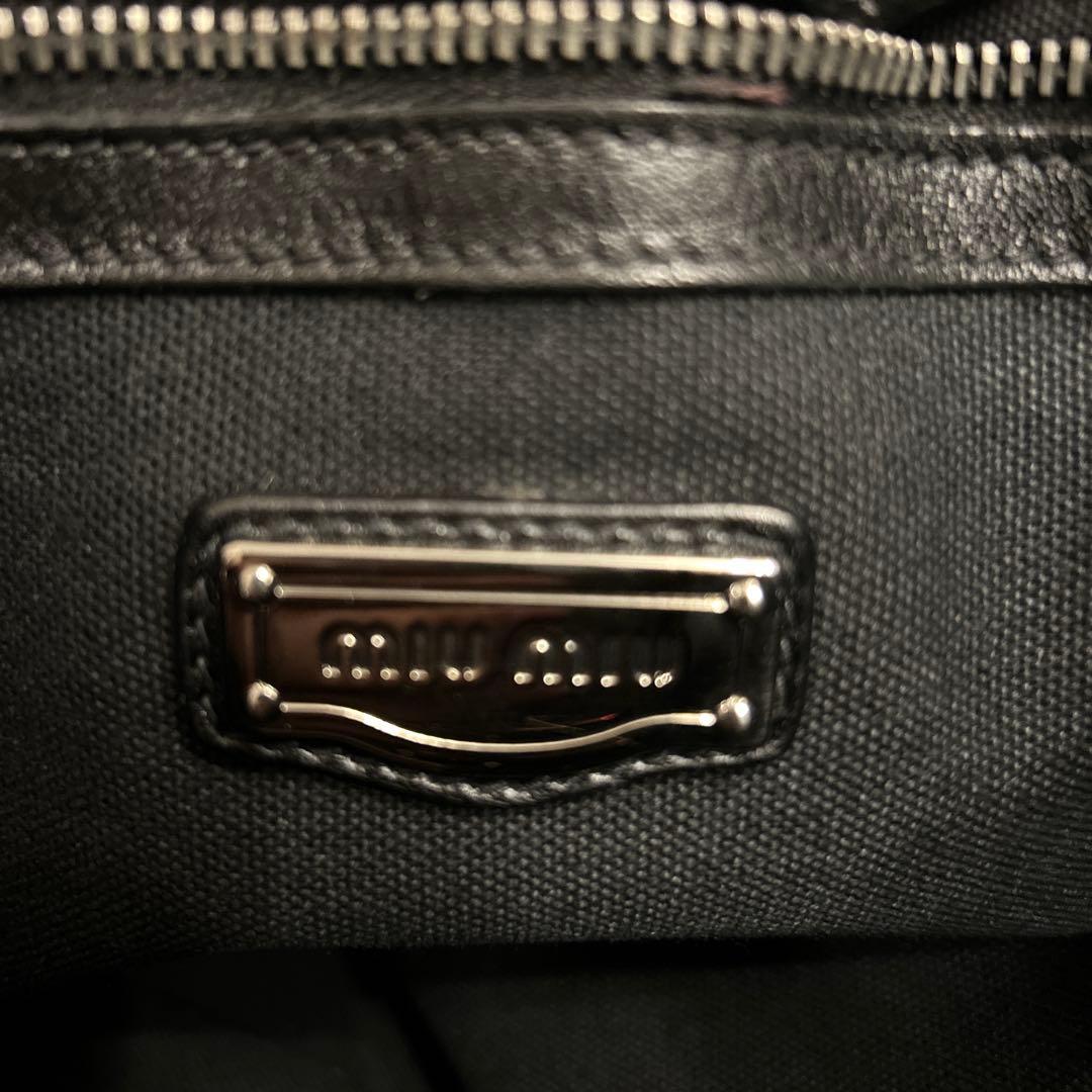 MIU MIU ブラックレザー メッセンジャーバッグ