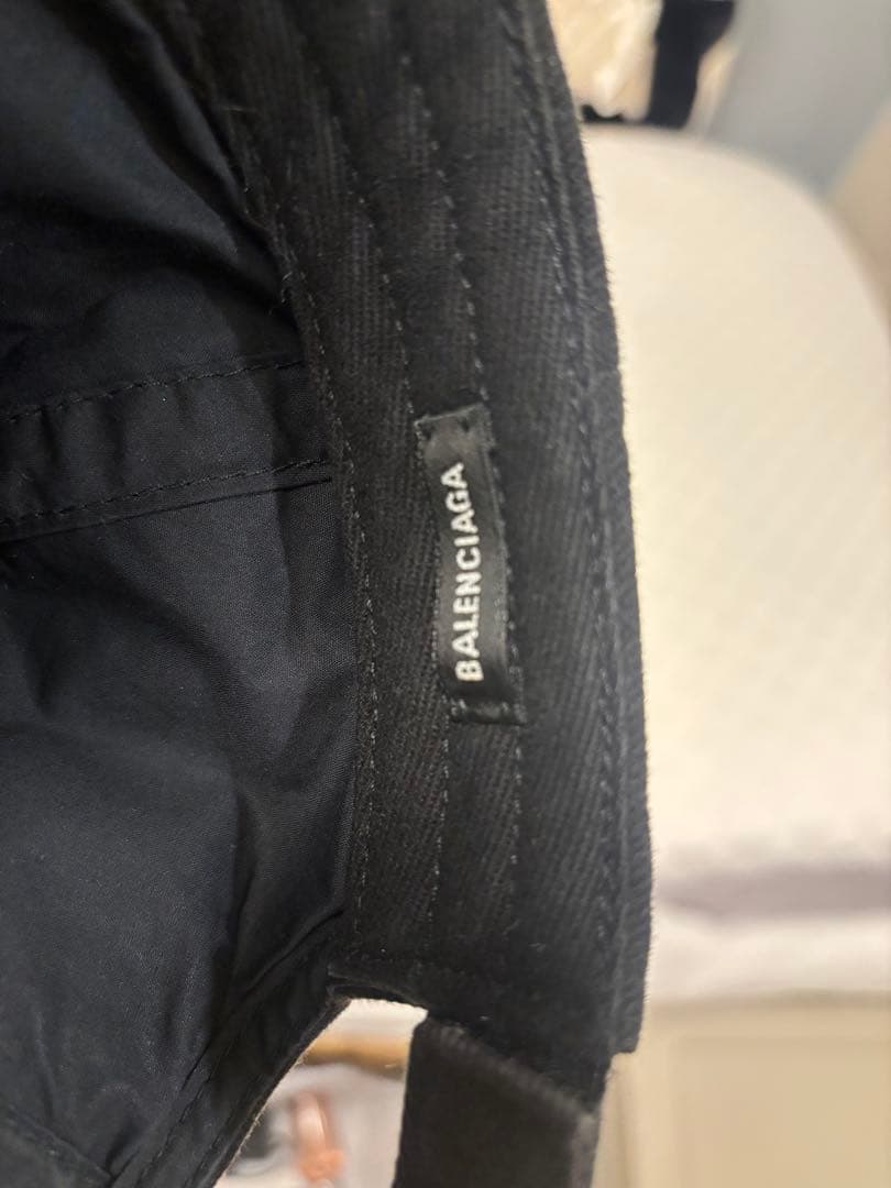 BALENCIAGA ブラック ベースボールキャップ