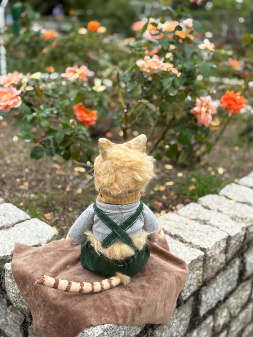 お散歩猫アートドール　【ハンドメイド】猫　ぬいぐるみ　羊毛フェルト
