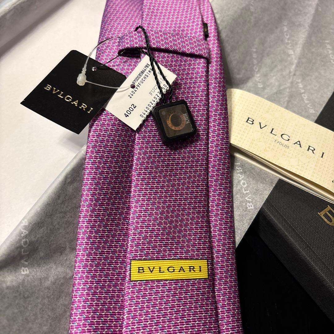 BVLGARI ピンク　幾何学模様 ネクタイ　新品　成人式　シルク100