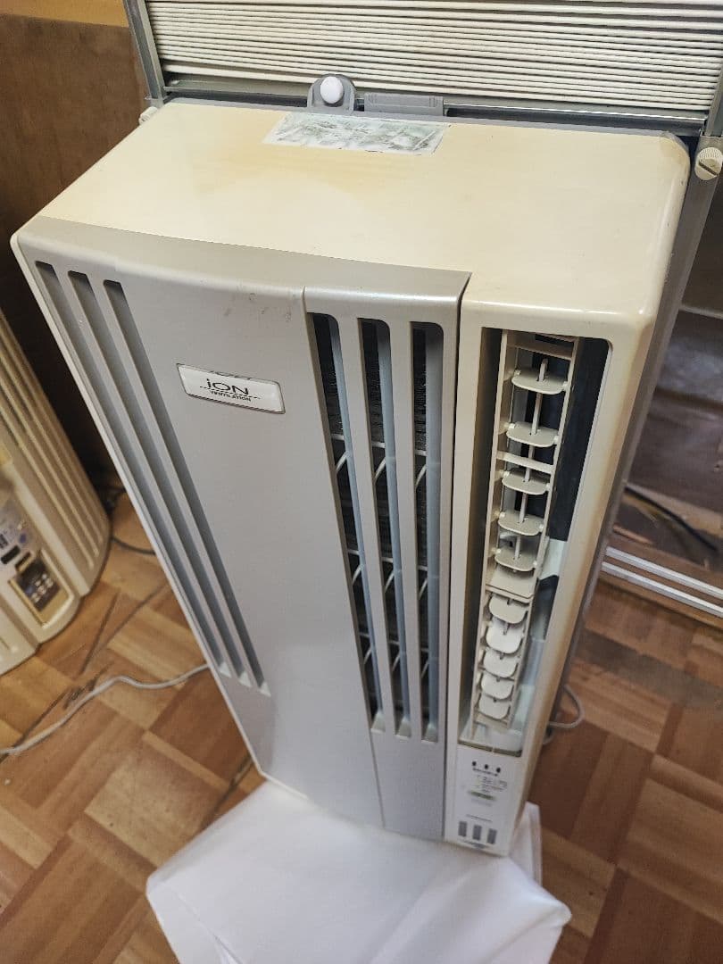 窓用エアコン CW-69GE6　枠付き　手渡し