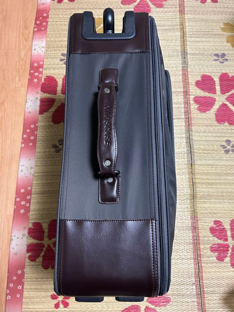 新品未使用　オシャレ　スーツケース　湯川株式会社　 カーキ色　定価39600円