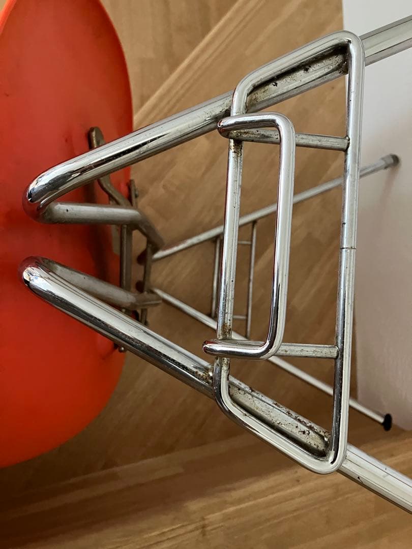 送料込！Vitra サイドシェルチェア スタッキングベース オレンジ　イームズ