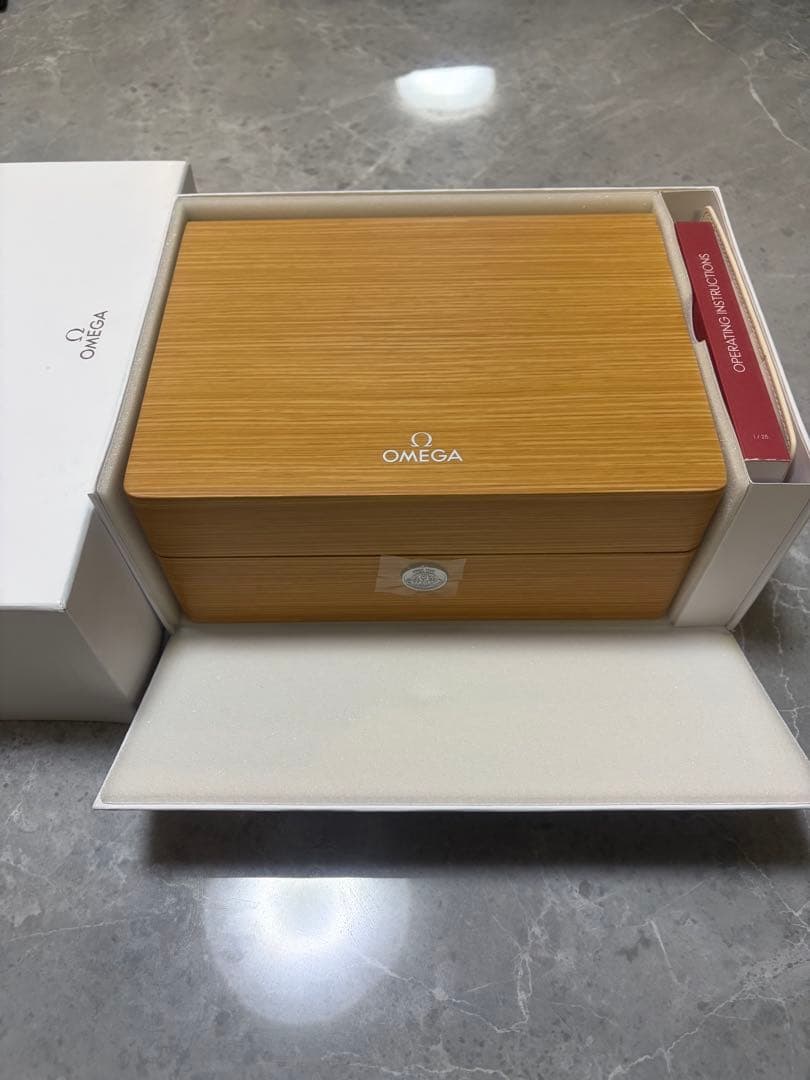 OMEGA 木製時計ボックス