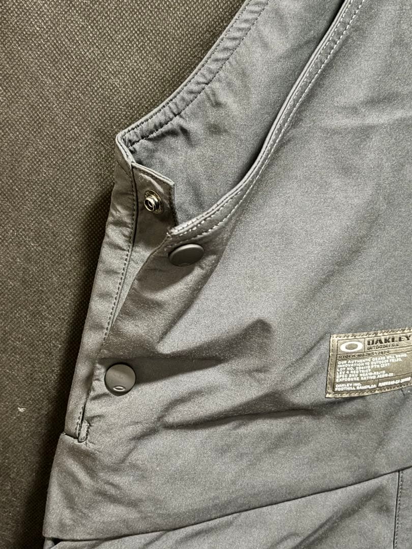 新品 OAKLEY ブラック スノーボード ビブパンツ Lサイズ オークリー防水