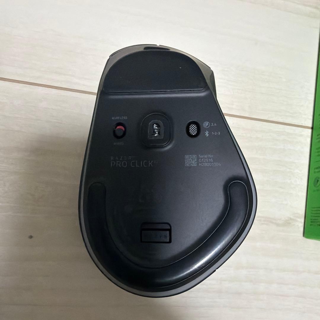 お*ぢ様 美品 即発送 Razer Pro Click V2 ワイヤレスマウス