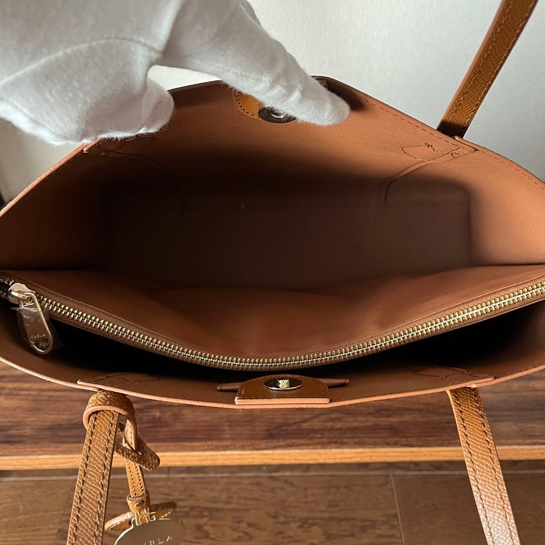 【新品未使用✨】FURLA VITTORIA Lヴィットリア トートバッグ ロゴ