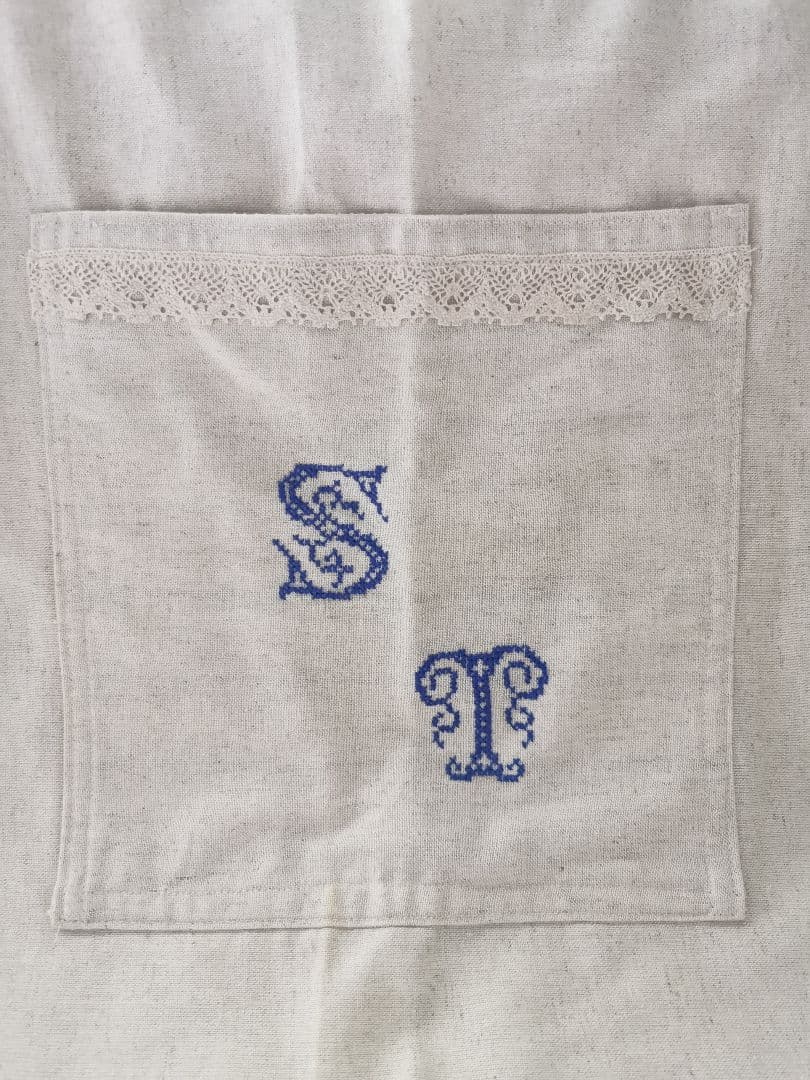 ハンドメイド✃アンティークリネンエプロン ＳＴイニシャル花文字 手刺繍＆レース