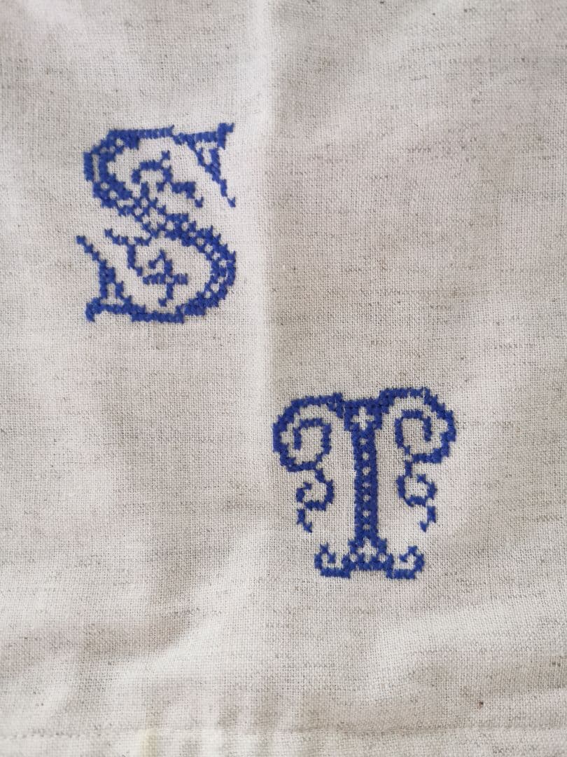 ハンドメイド✃アンティークリネンエプロン ＳＴイニシャル花文字 手刺繍＆レース
