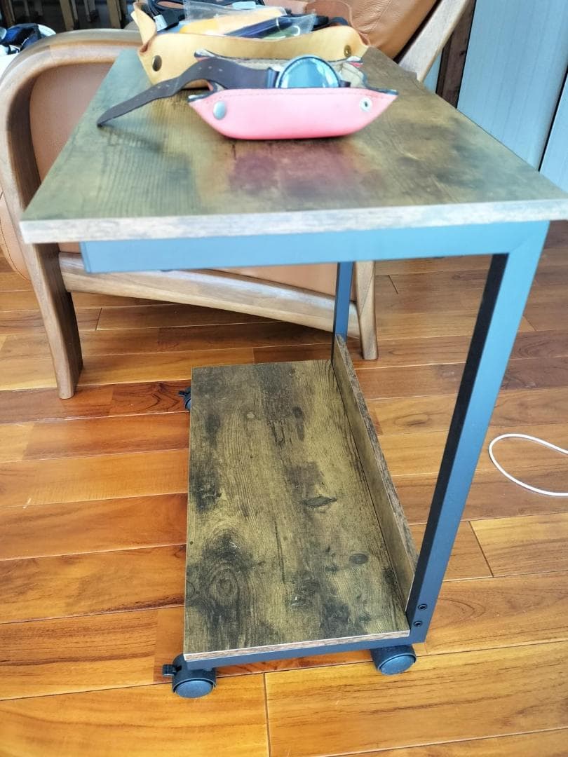 キャスター付き サイドテーブル 機能的 スタイリッシュ