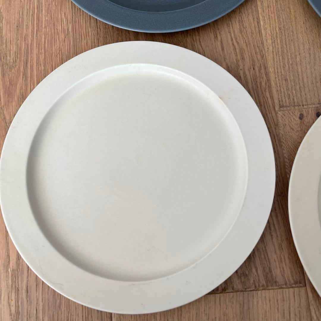 グレーとオフホワイトの皿4枚セット