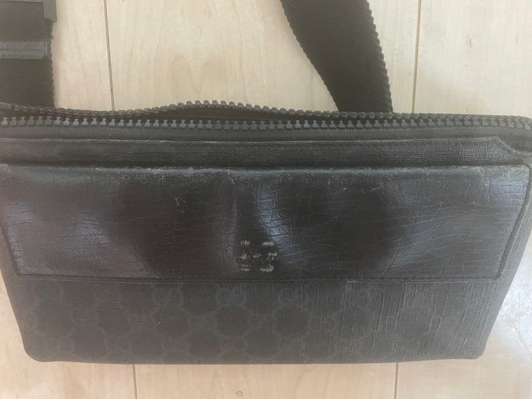GUCCI ボディバッグ　GGスプリーム ウエストポーチ　ロゴ刻印