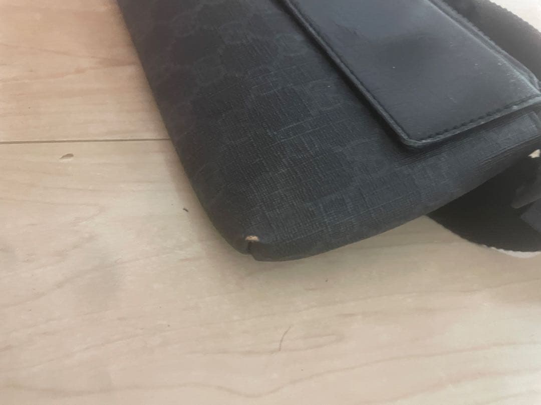 GUCCI ボディバッグ　GGスプリーム ウエストポーチ　ロゴ刻印