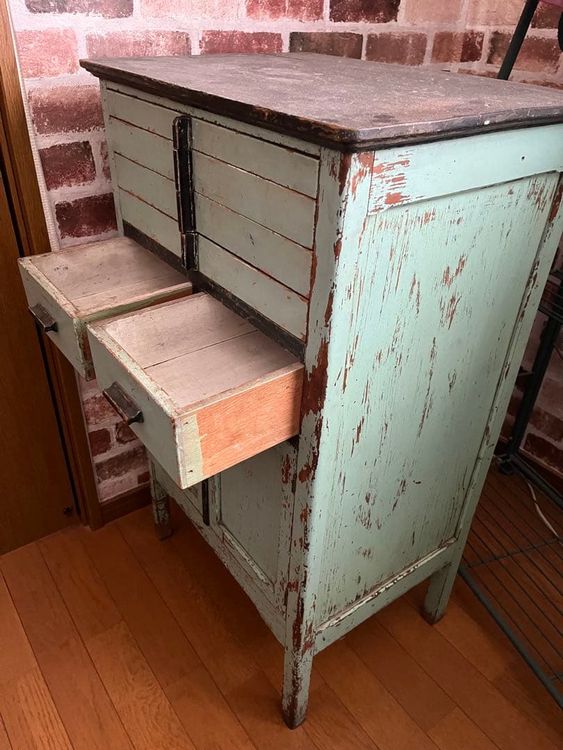 週末再お値下げ　キャビネット　医療棚　ペールグリーン　レトロ　古家具