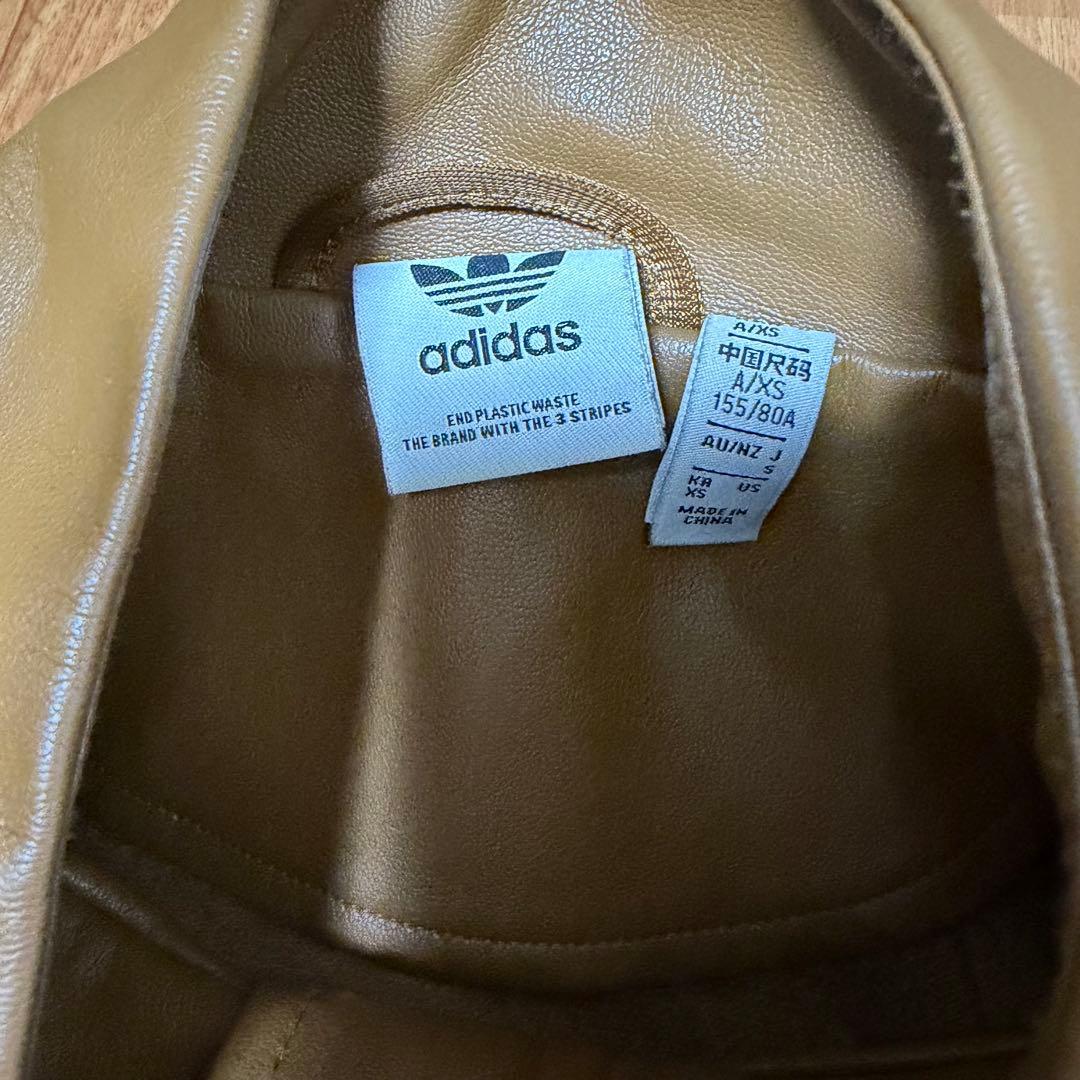 【 adidas 】フェイクレザージャケット　ブラウン　XS
