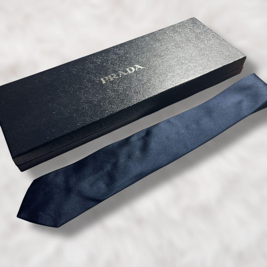【美品✨】プラダ ソリッドタイ ダークネイビー 光沢 ナロータイ 箱有 ネクタイ