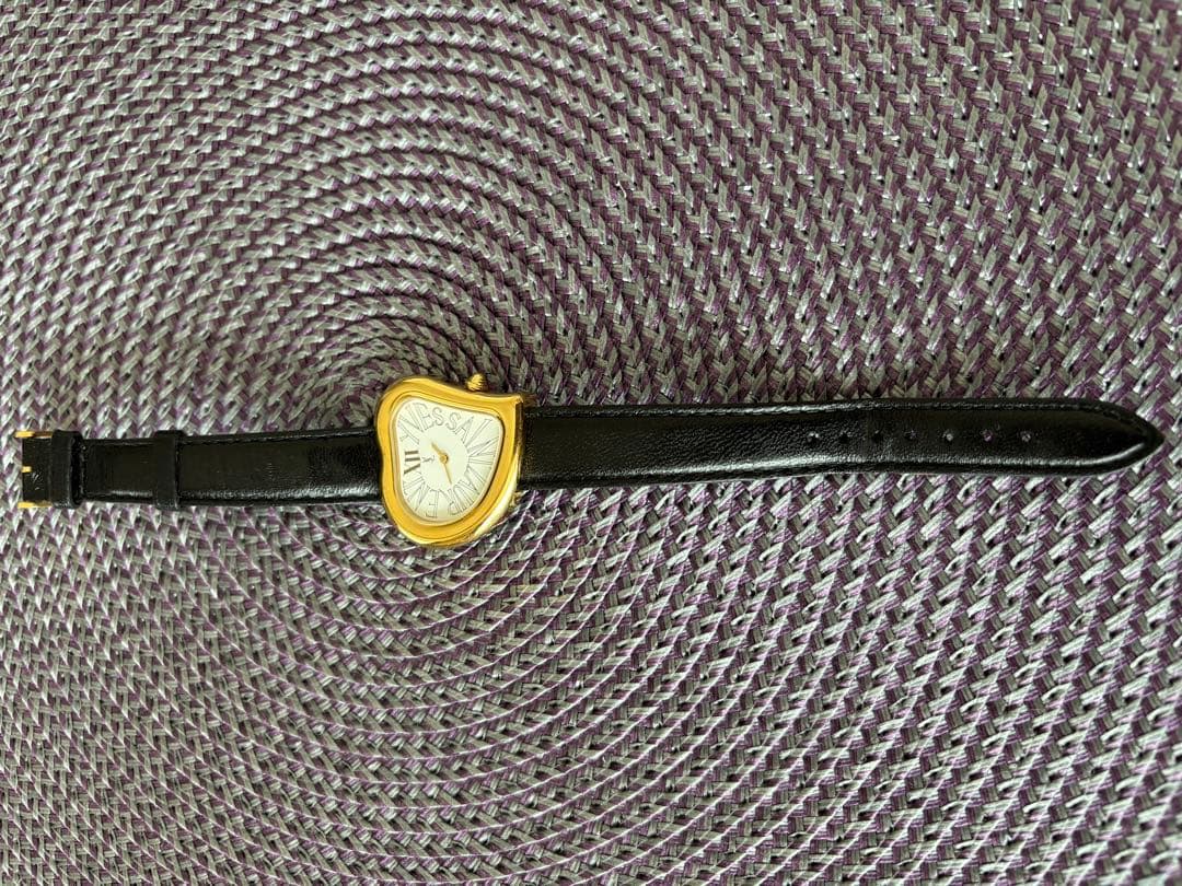 mikan◎ ハート型ゴールドケース腕時計