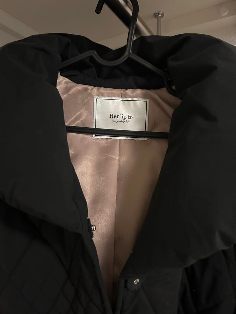 Her lip to Madison Quilted Short Coat 黒