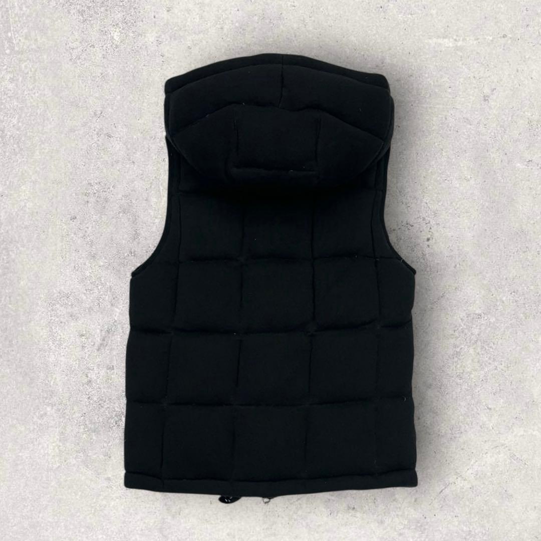 12036【美品・鑑定済み】モンクレール　ダウンベスト　黒　ワンポイント