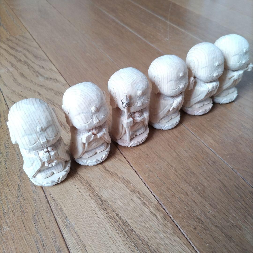 木彫りの小さな六地蔵