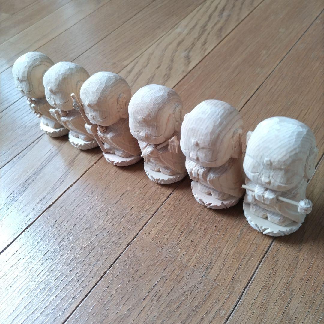 木彫りの小さな六地蔵
