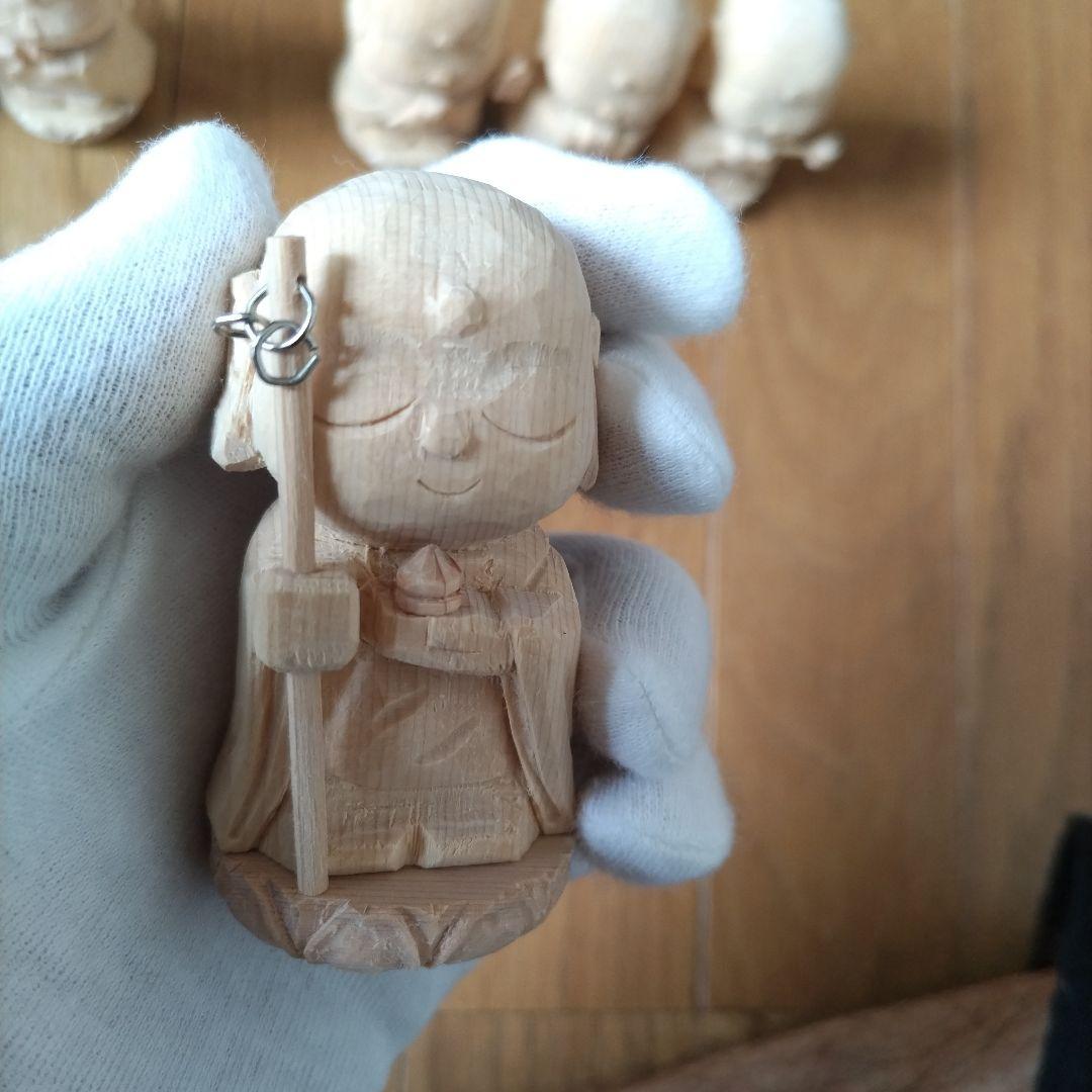 木彫りの小さな六地蔵